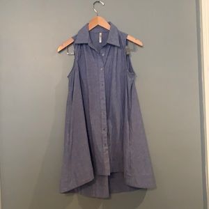 Sleeveless button up collared tunic size S